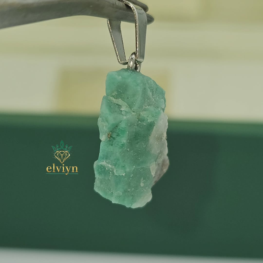 گردن آویز راف زمرد طبیعی